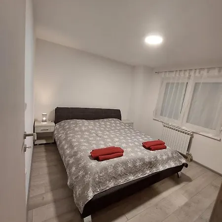 Daire Milena - Dva Garazna Parking Mjesta Pale