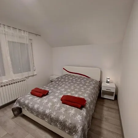 Milena - Dva Garazna Parking Mjesta Daire *