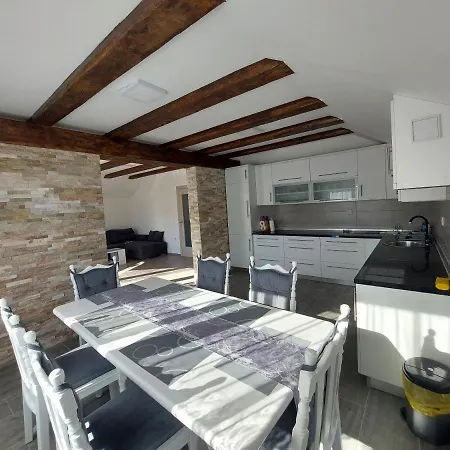 Milena - Dva Garazna Parking Mjesta *