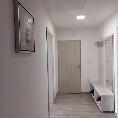 Milena - Dva Garazna Parking Mjesta Daire